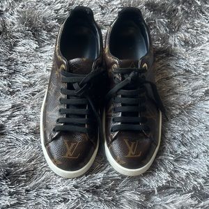 Authentic LOUIS VUITTON Monogram Frontrow Sneaker - Size 36